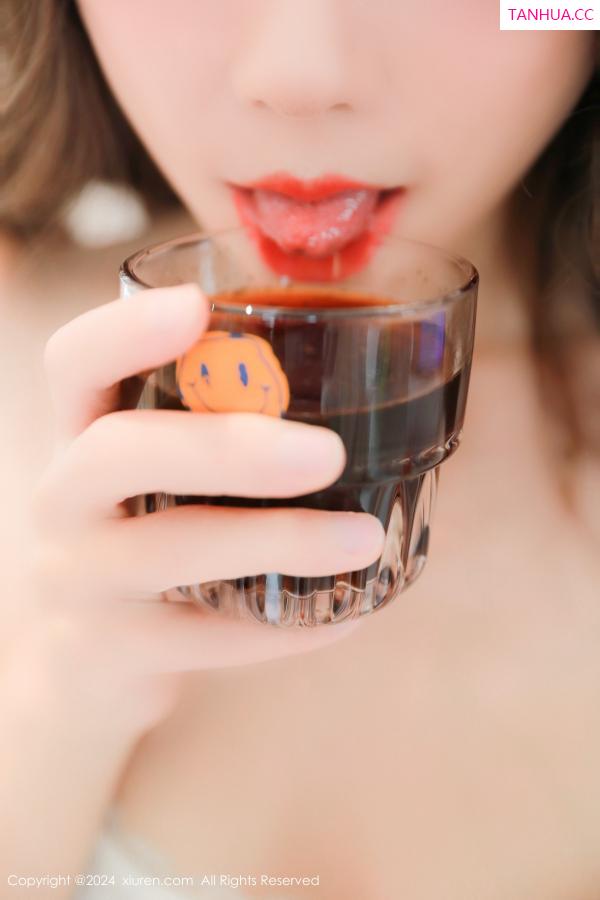   [XiuRen]高清写真图 2024.08.02 No.8964 桃妖夭 眼镜美少女第50张图片